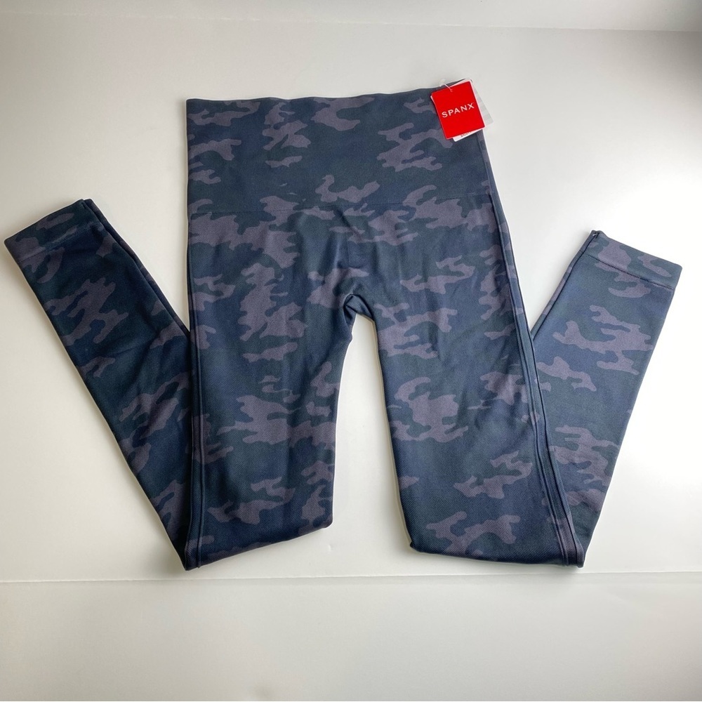 SPANX LOOK AT ME NOW BLACK CAMO LEGGING - Picture 7 of 13